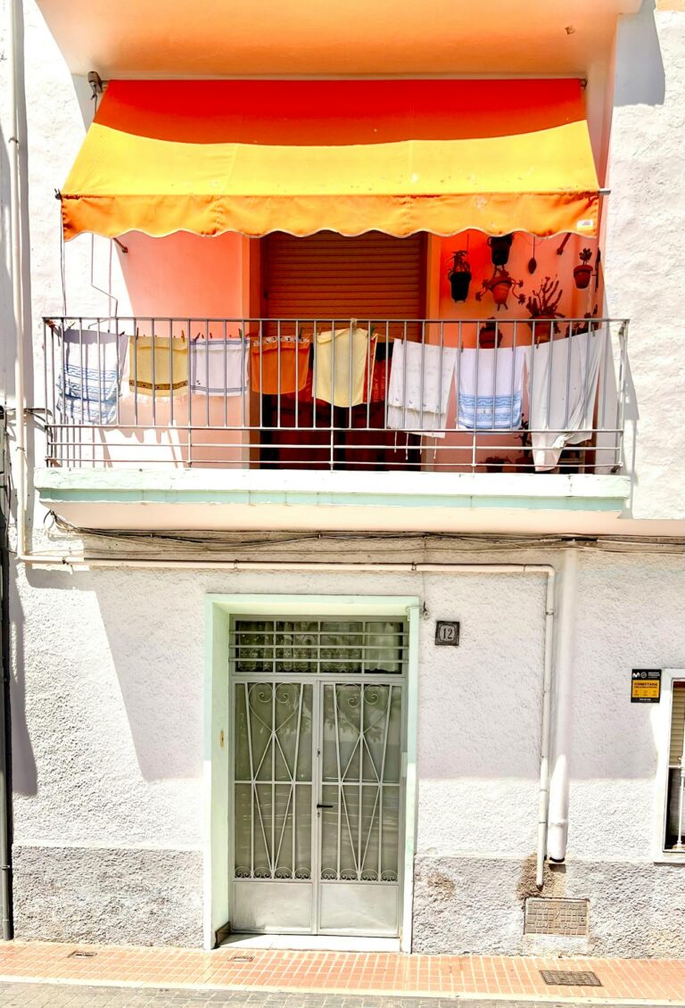 Drying Clothes Without a Dryer: Apartment Edition